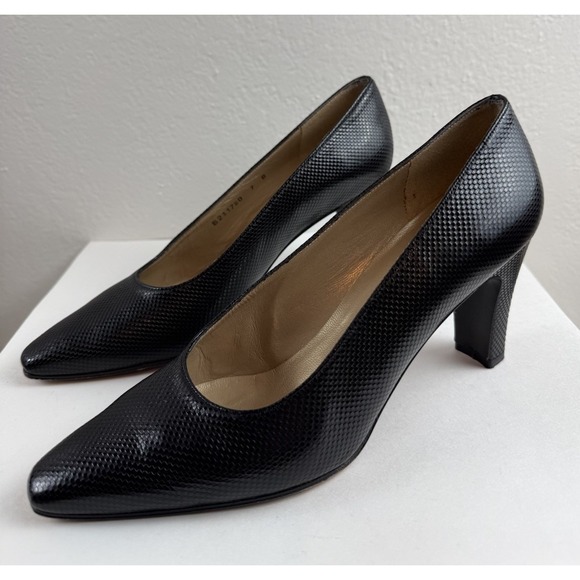 Stuart Weitzman Shoes - Stuart Weitzman Black Leather Embossed Pointed Toe Womens Slip On Heel  Size 7
